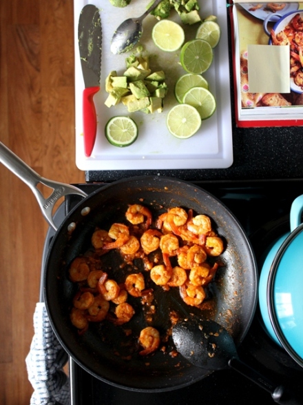 mexican spicy garlic shrimp with avocado and lime 2